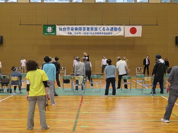 �C���X�g���N�^�[�̓����ɍ��킹�ĎQ���҂��X�g���b�`���s���Ă��܂�