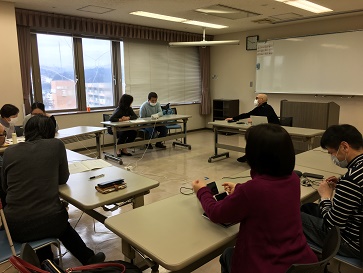 �e�[�u���Ɍ������u�t�E�T�|�[�^�[�E��u��