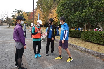 ���o��Q�҂Ɣ����҂��������[�v�������Ȃ���X�^�[�g����Ƃ���