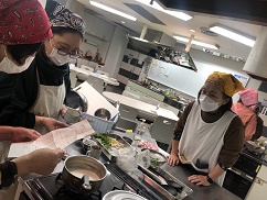 3�l�̏��������V�s�����Ȃ����Ƃ��Ă���