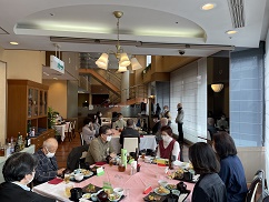 入り口付近から撮った会場全体