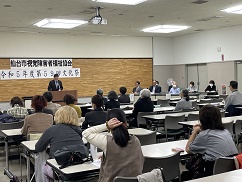 ��59�񕶉��Ղ̉��f�����o�b�N�Ɉ��A��������������̌������B�e