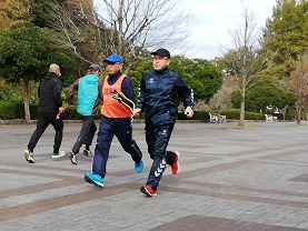 �݂��ɂ������đ���2�g�̔����҂ƒj���Q���ҁA��ɂ͔������[�v