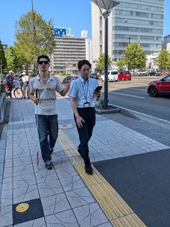 ����������ĕ����j���Q���҂ƃX�}�z�A�v�����m�F����T�|�[�^�[