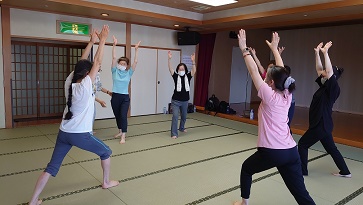 �����o�[���ւɂȂ��ė���������X�g���b�`�����Ă��܂�