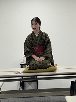 ���z�c�̏�ɐ������Ęb�������p�̂�������ǂ�����