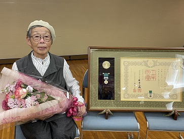 �ԑ��������č��锒���x���[�X�̎u�΂���A�ׂ�ɏ܏�ƋL��